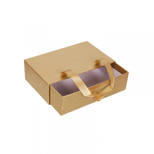 Подаръчна кутия /със сатенени дръжки/